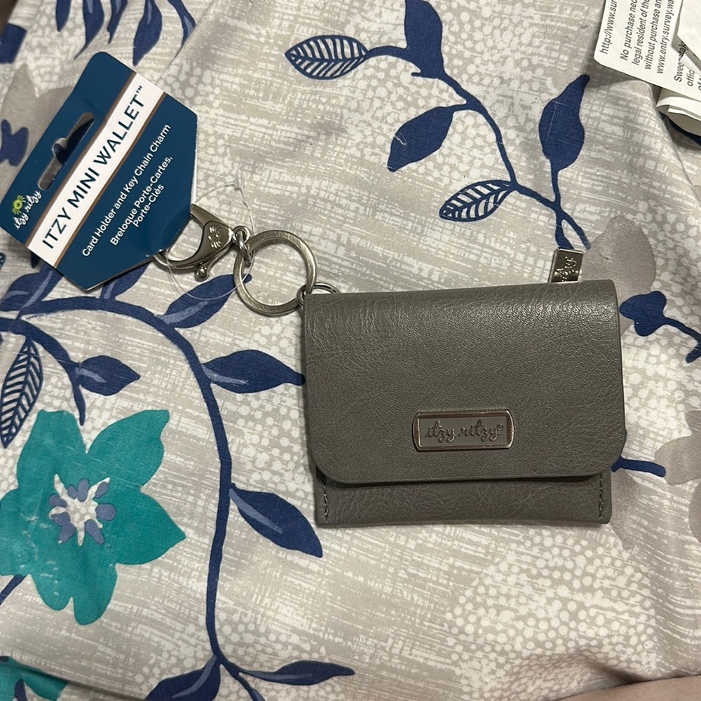 Itzy mini wallet